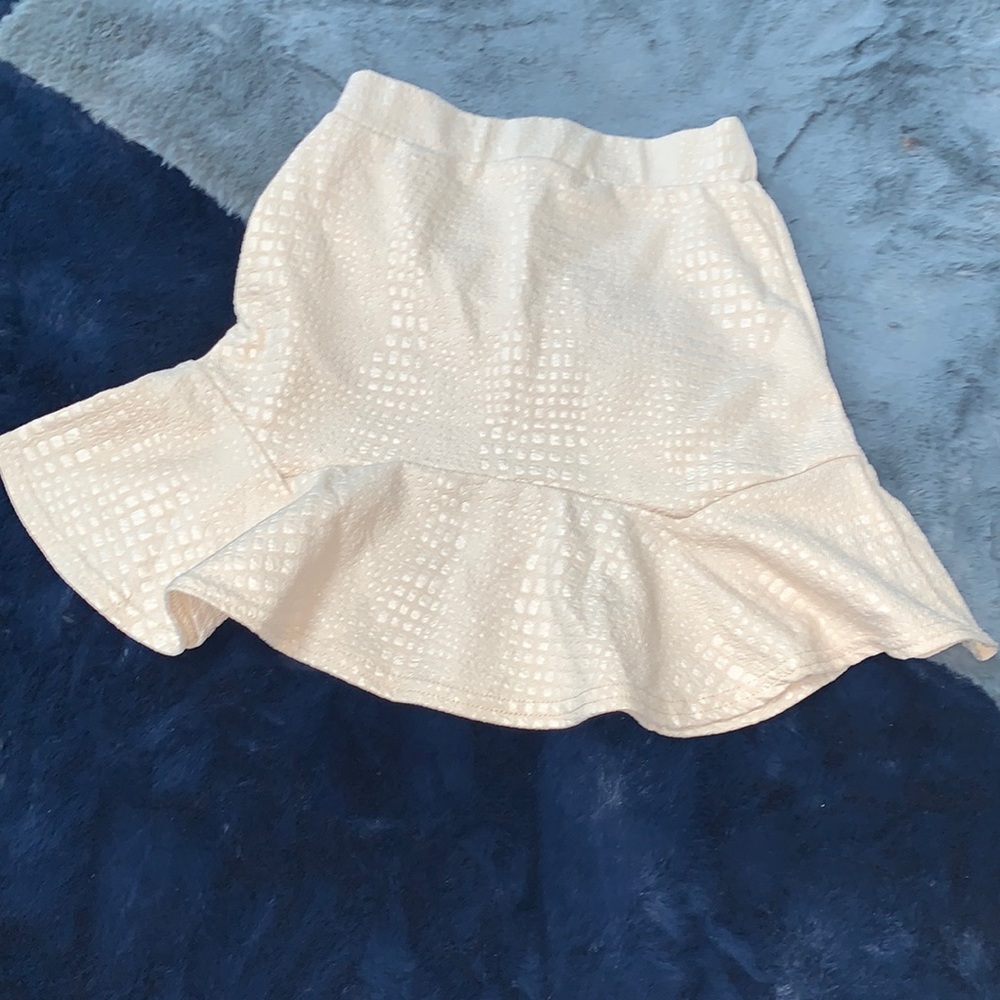 Pretty little thing Beige skirt